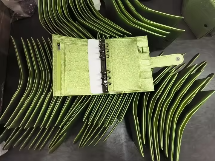 Deluxe Binder A6, glänzend schwarze Hardware